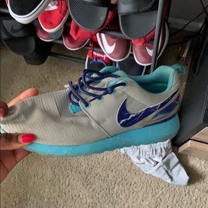 Nike roshes , used